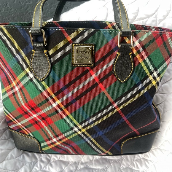 Dooney & Bourke Tartan Plaid Richmond Shopper Bag Tote Black Red Green 2 Handle - Picture 1 of 14